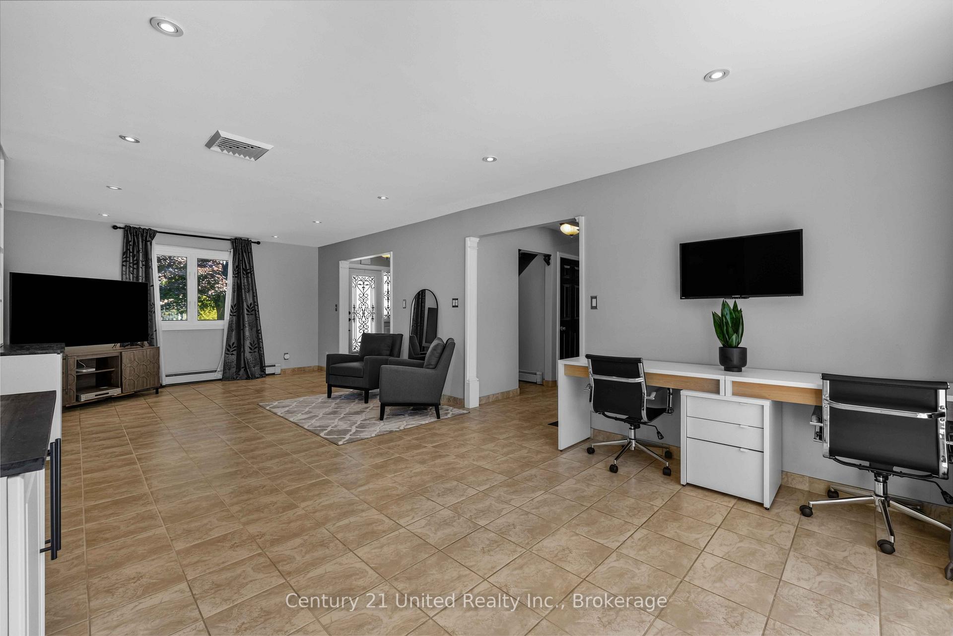 Photo 5 of 214 Hillview Drive, Peterborough, Northcrest Ward 5 — HOMEH