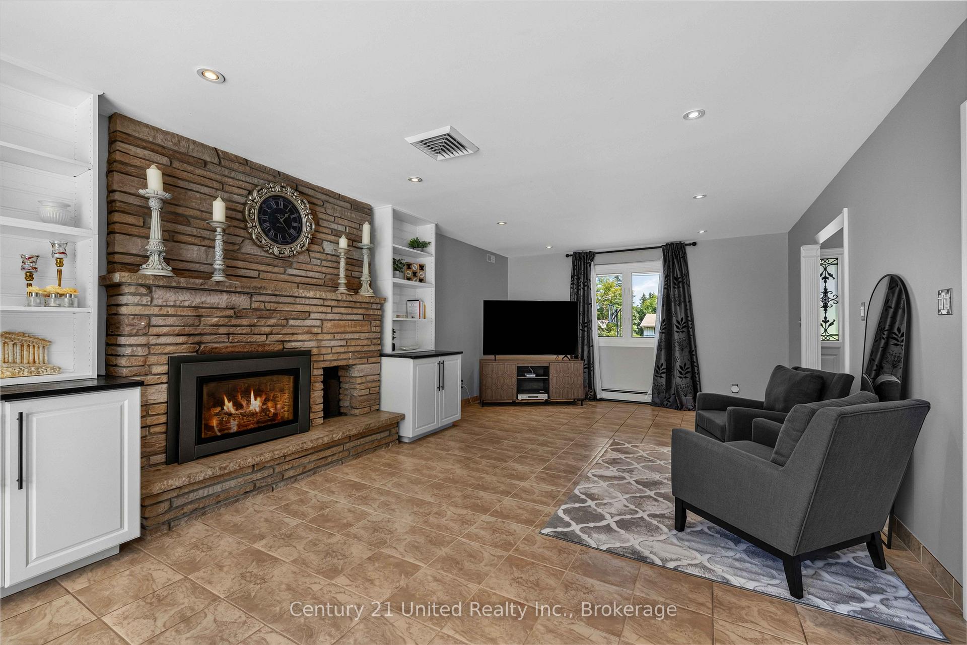 Photo 7 of 214 Hillview Drive, Peterborough, Northcrest Ward 5 — HOMEH
