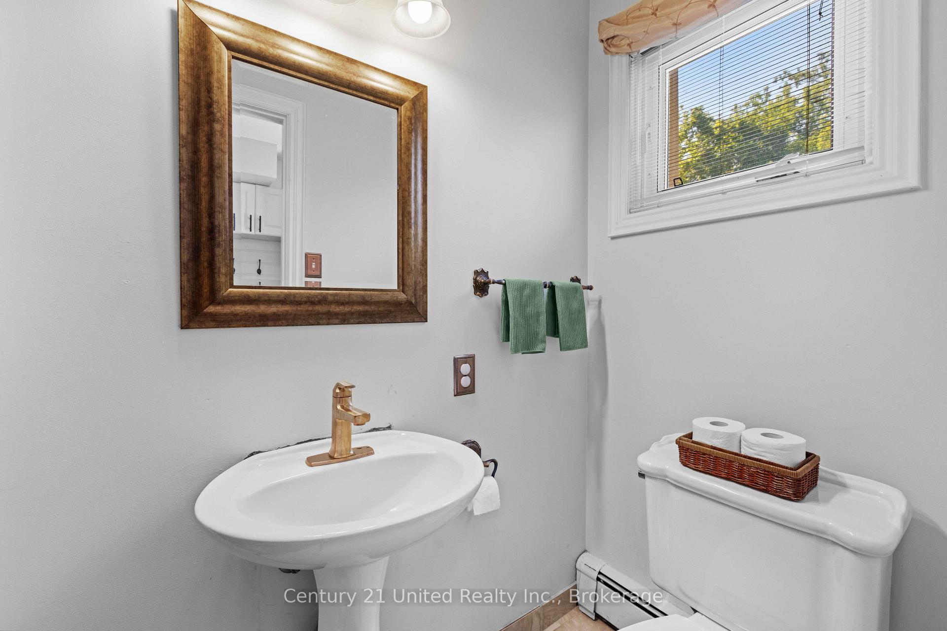 Photo 10 of 214 Hillview Drive, Peterborough, Northcrest Ward 5 — HOMEH