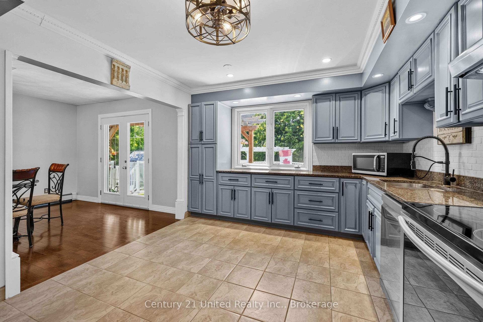 Photo 11 of 214 Hillview Drive, Peterborough, Northcrest Ward 5 — HOMEH