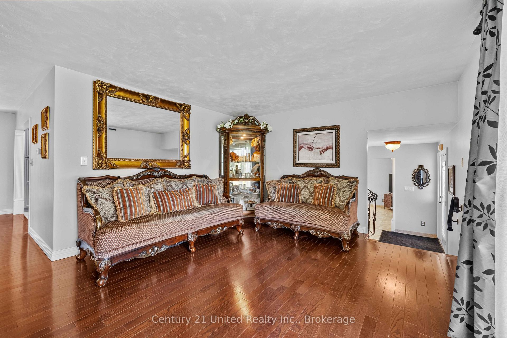 Photo 19 of 214 Hillview Drive, Peterborough, Northcrest Ward 5 — HOMEH