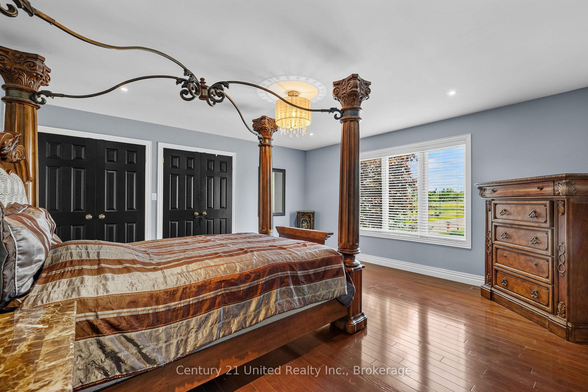Photo 20 of 214 Hillview Drive, Peterborough, Northcrest Ward 5 — HOMEH