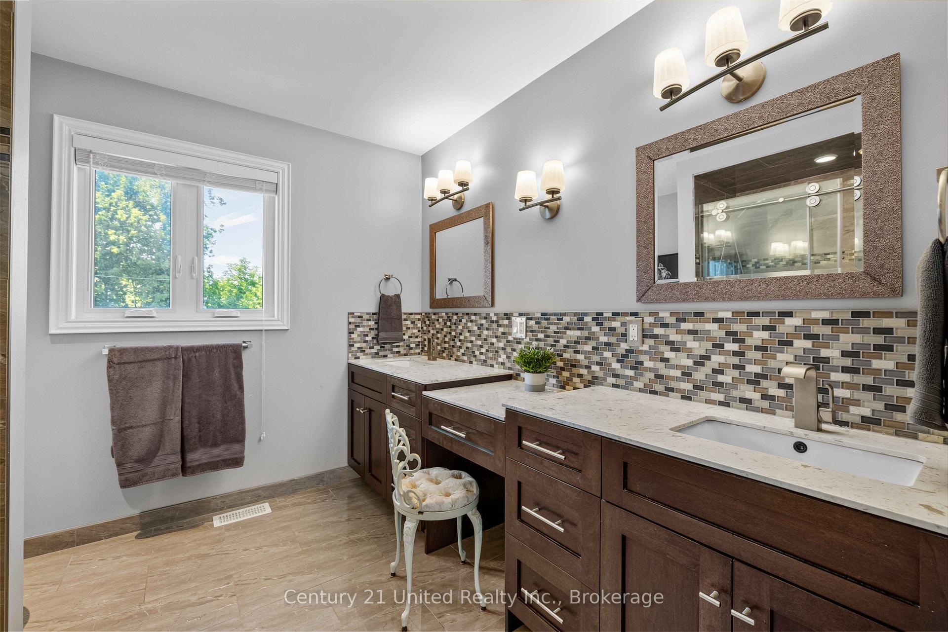 Photo 22 of 214 Hillview Drive, Peterborough, Northcrest Ward 5 — HOMEH