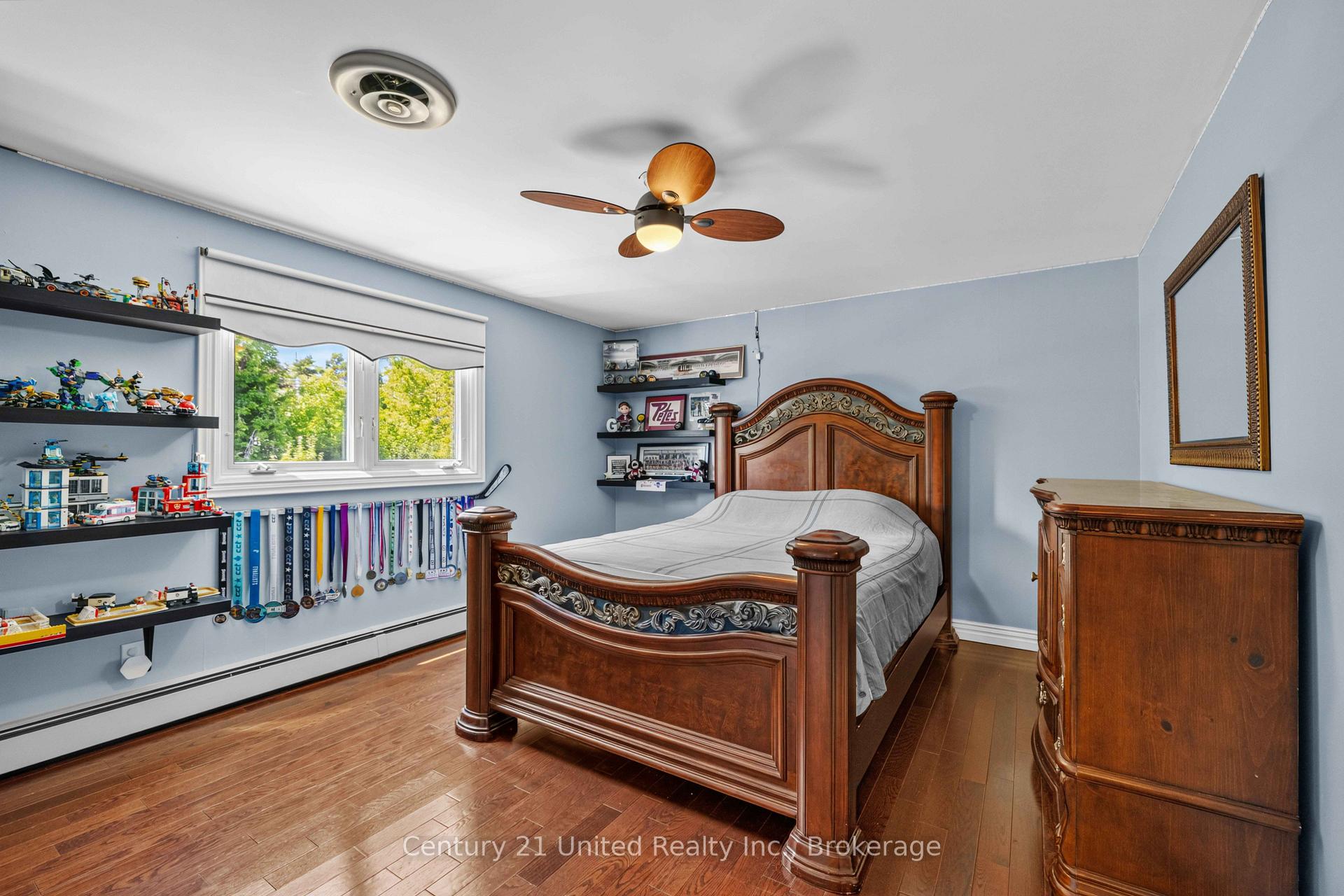 Photo 24 of 214 Hillview Drive, Peterborough, Northcrest Ward 5 — HOMEH