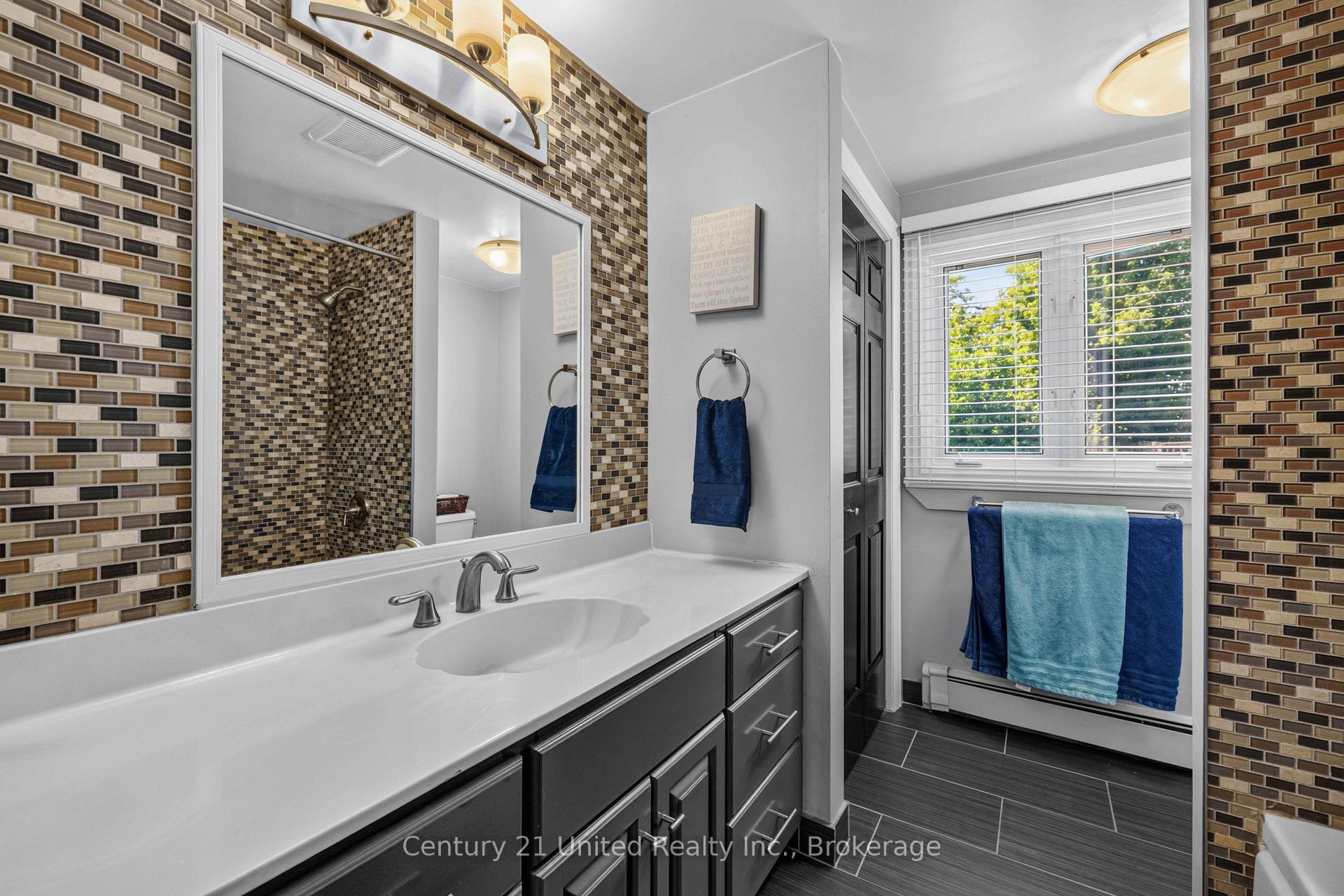 Photo 28 of 214 Hillview Drive, Peterborough, Northcrest Ward 5 — HOMEH