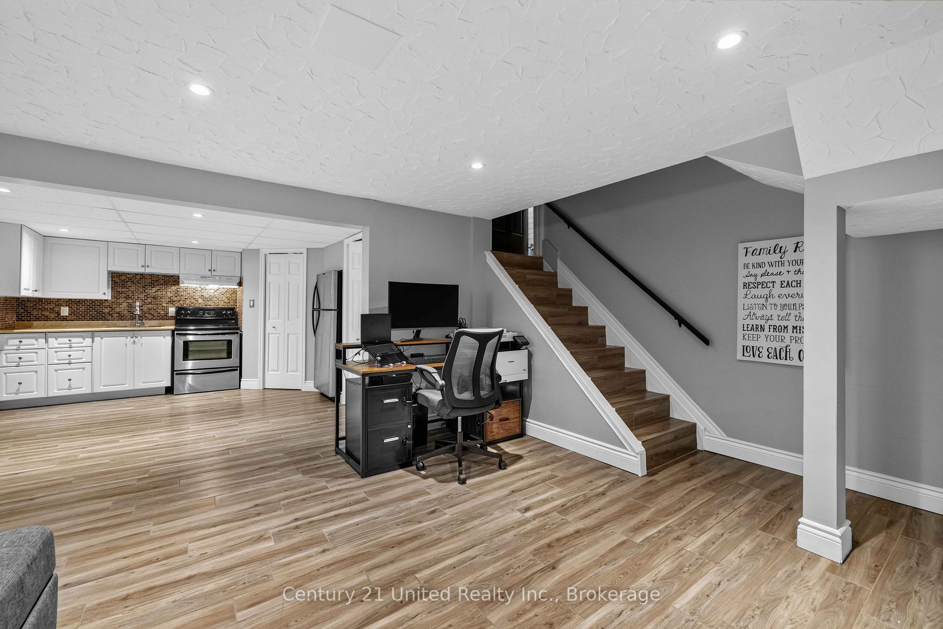 Photo 29 of 214 Hillview Drive, Peterborough, Northcrest Ward 5 — HOMEH