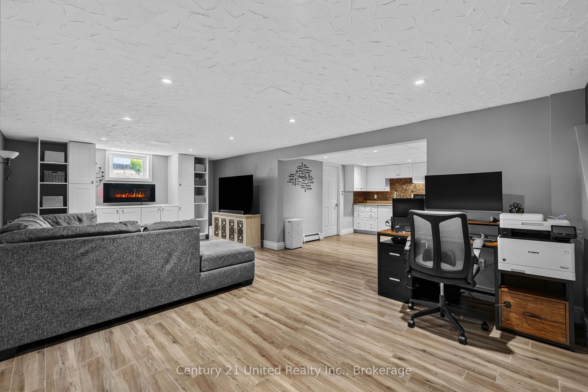 Photo 30 of 214 Hillview Drive, Peterborough, Northcrest Ward 5 — HOMEH