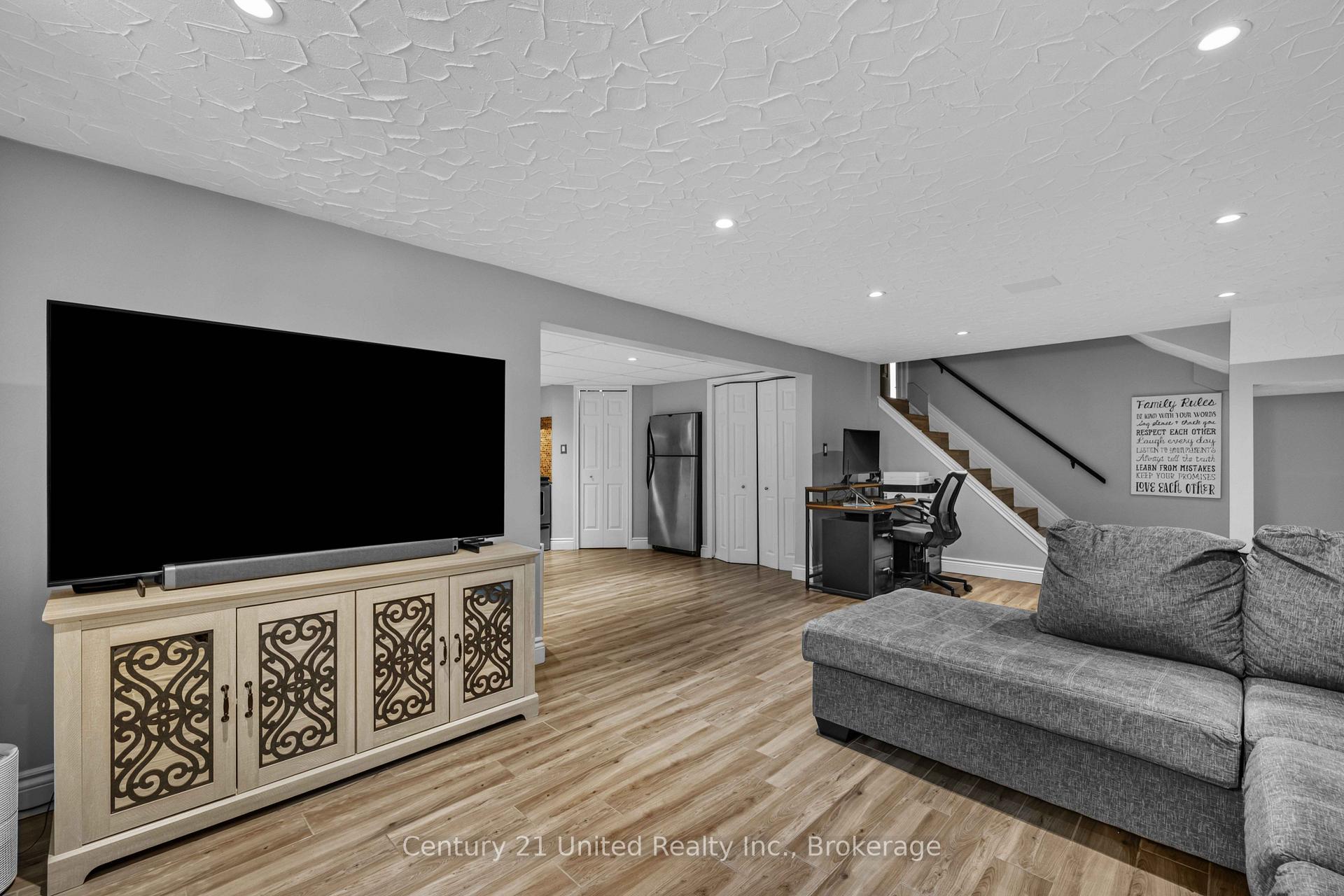 Photo 31 of 214 Hillview Drive, Peterborough, Northcrest Ward 5 — HOMEH
