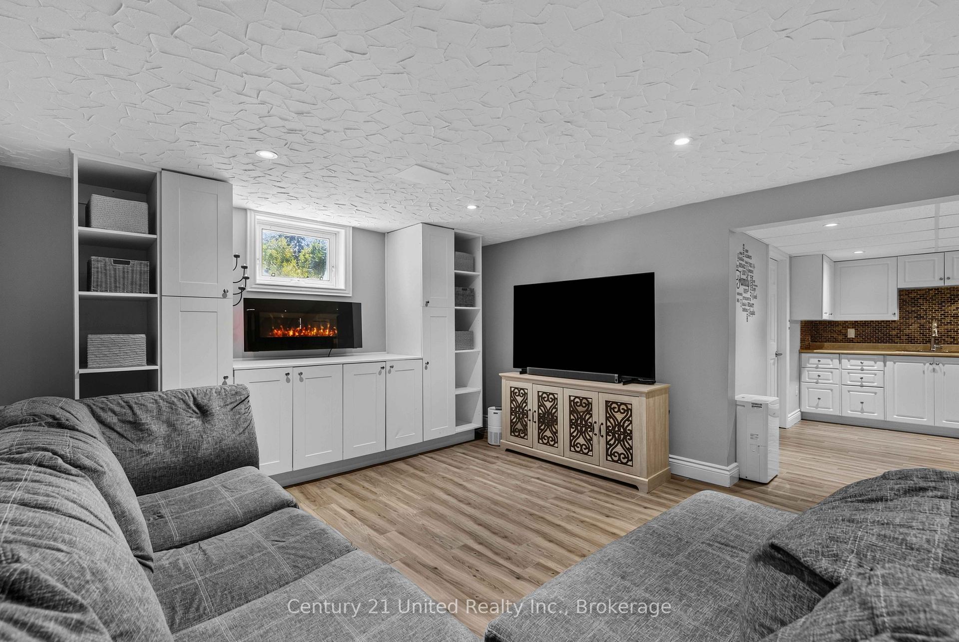 Photo 32 of 214 Hillview Drive, Peterborough, Northcrest Ward 5 — HOMEH