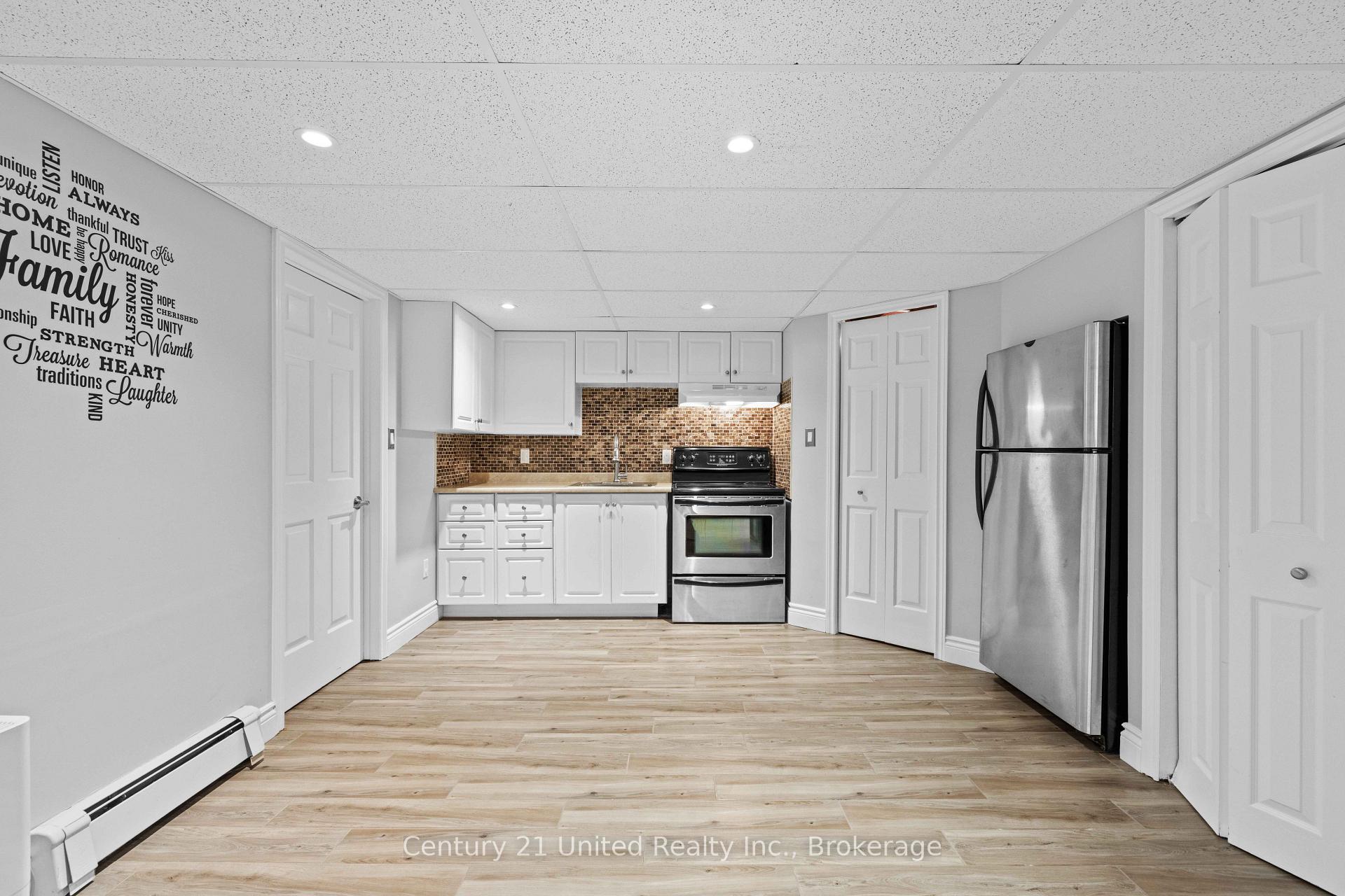 Photo 33 of 214 Hillview Drive, Peterborough, Northcrest Ward 5 — HOMEH