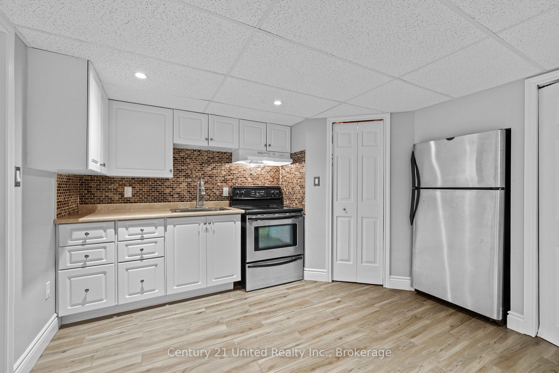 Photo 34 of 214 Hillview Drive, Peterborough, Northcrest Ward 5 — HOMEH
