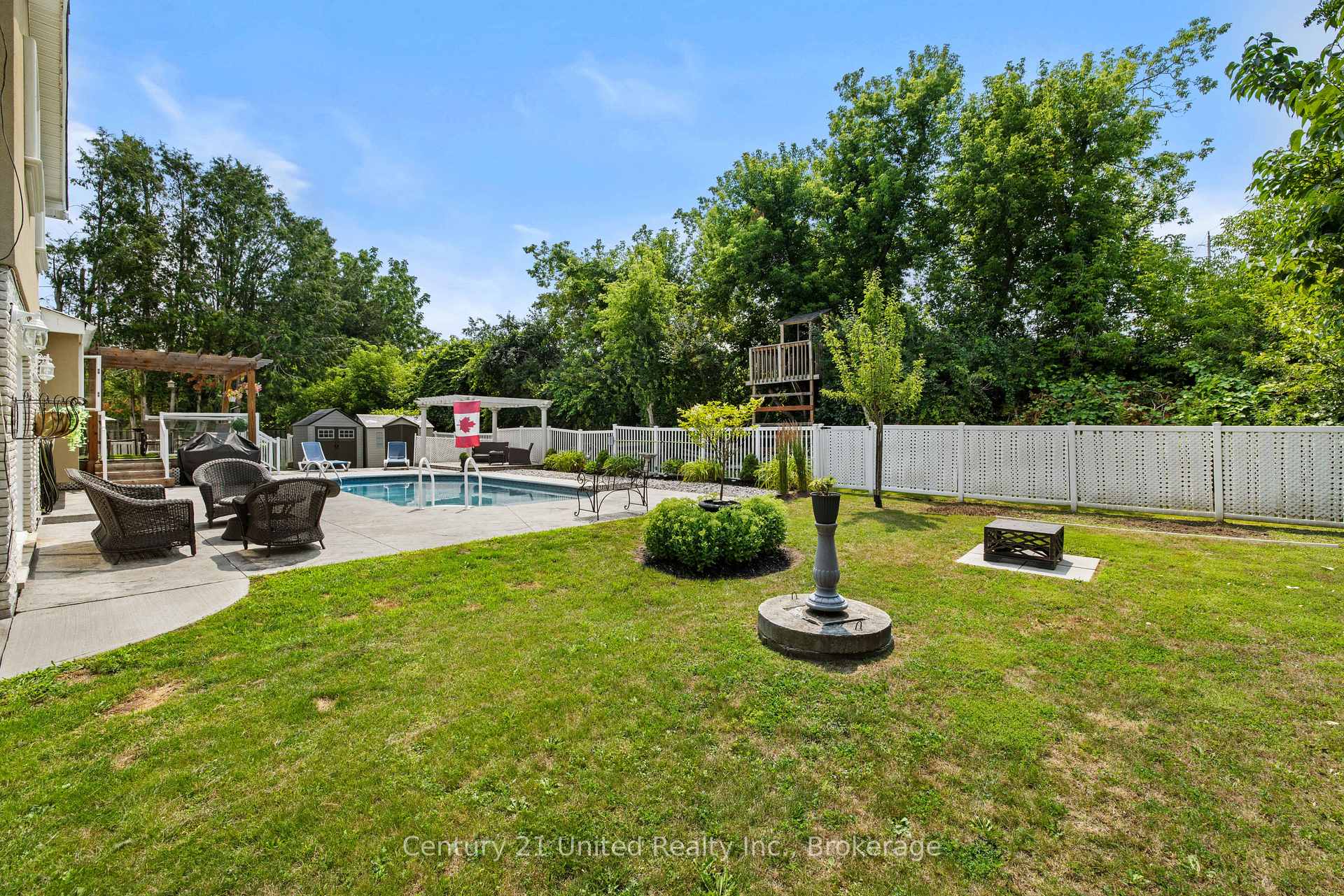 Photo 36 of 214 Hillview Drive, Peterborough, Northcrest Ward 5 — HOMEH