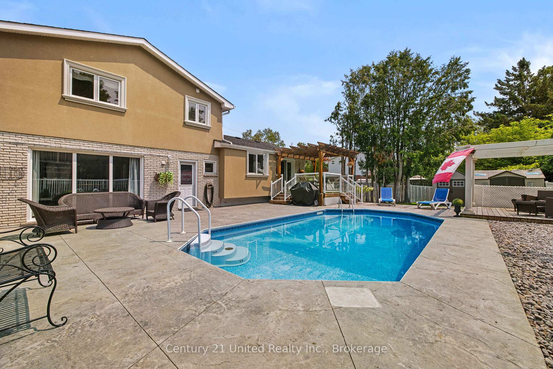 Photo 37 of 214 Hillview Drive, Peterborough, Northcrest Ward 5 — HOMEH