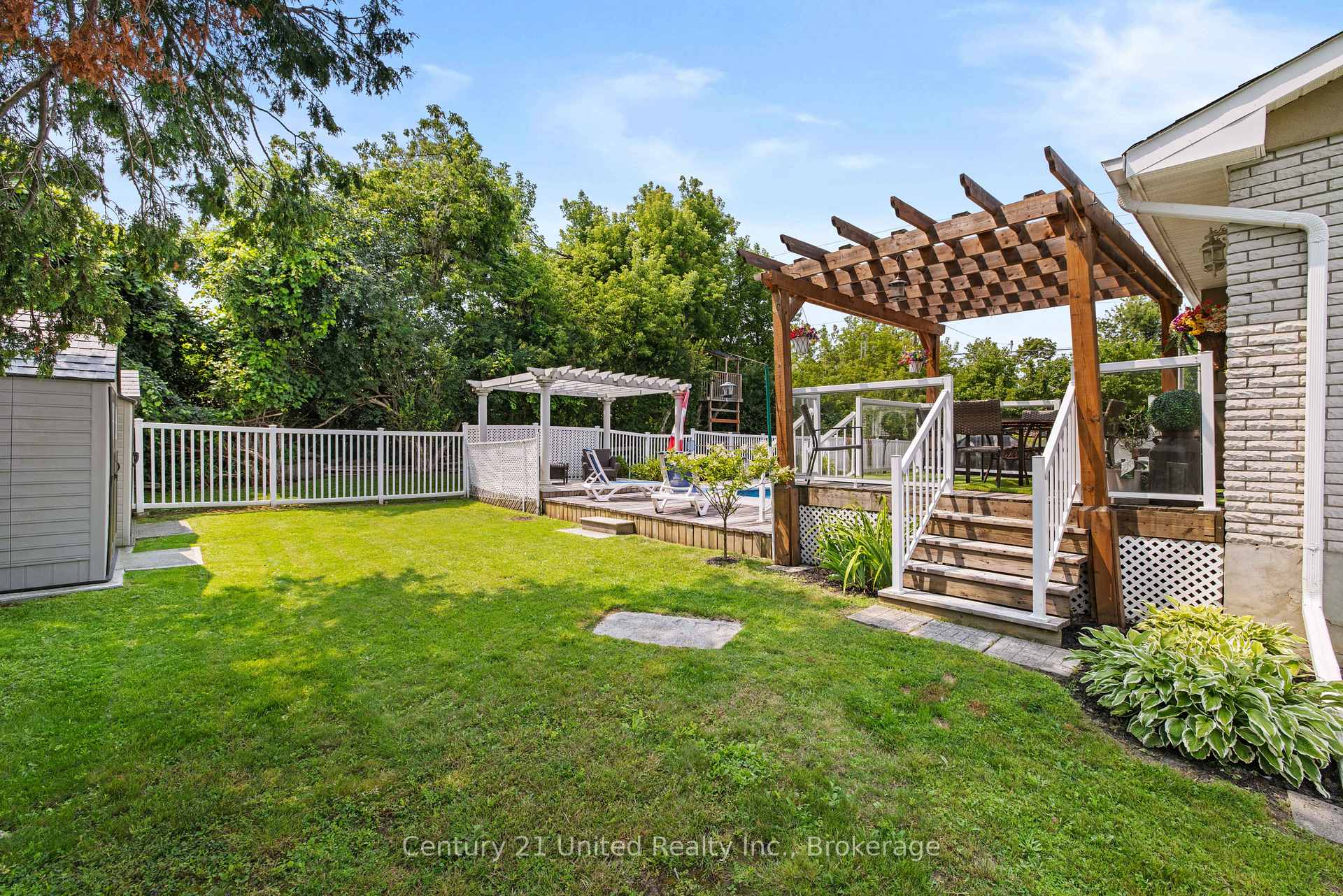 Photo 41 of 214 Hillview Drive, Peterborough, Northcrest Ward 5 — HOMEH