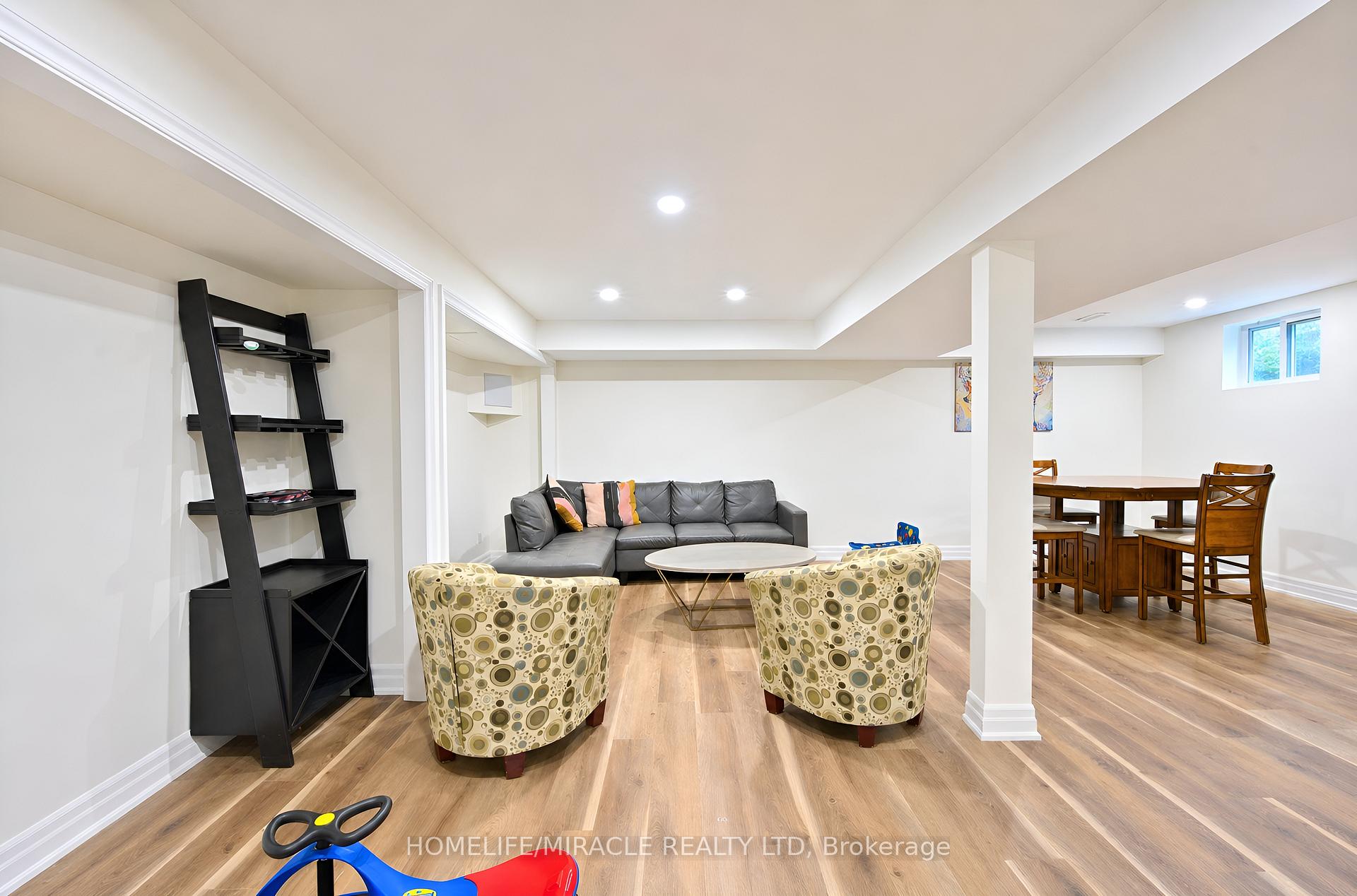 Photo 43 of 29 Holmes Drive, Caledon, Mono Mills — HOMEH