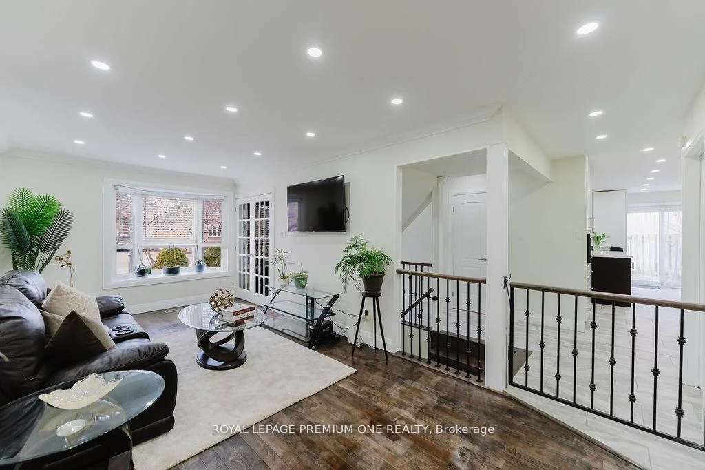 Photo 14 of 25 Sir Lancelot Court, Caledon, Bolton East — HOMEH