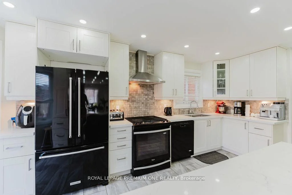 Photo 16 of 25 Sir Lancelot Court, Caledon, Bolton East — HOMEH