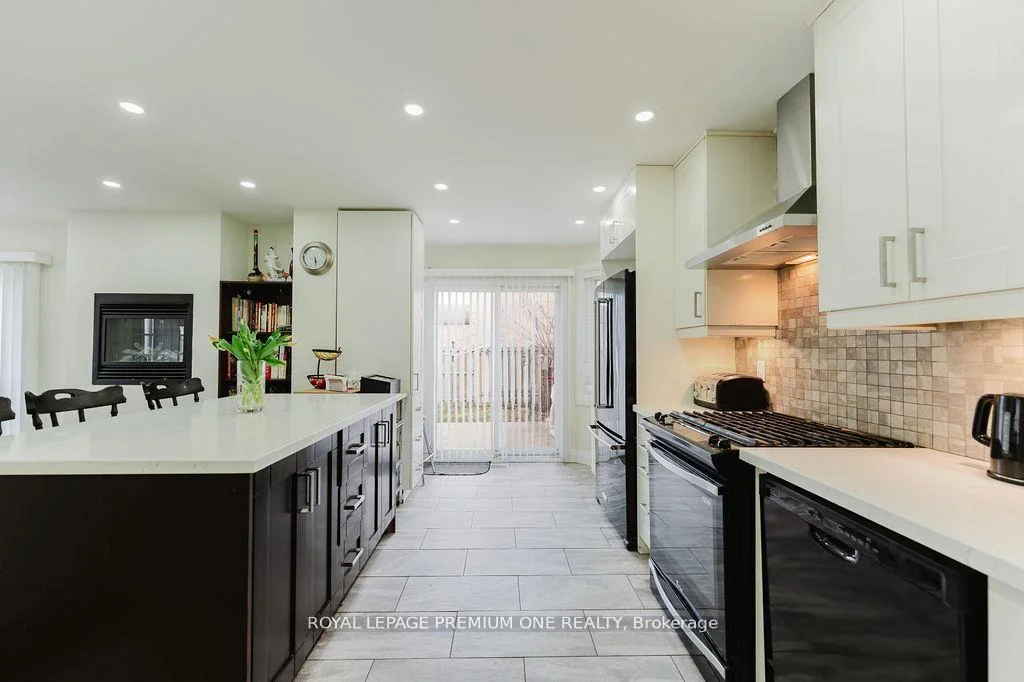 Photo 22 of 25 Sir Lancelot Court, Caledon, Bolton East — HOMEH