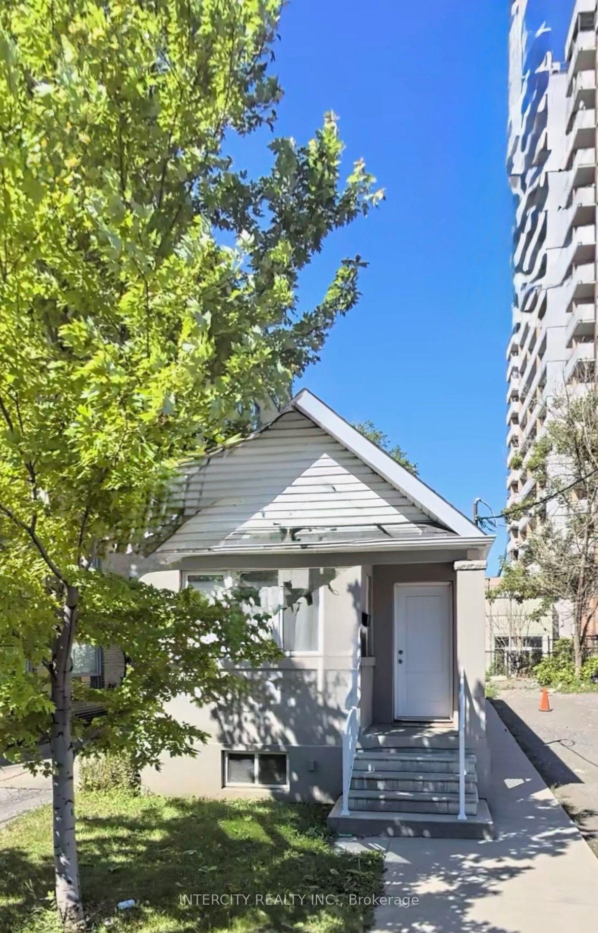 Photo of Unit BSMT, 692 Northcliffe Boulevard