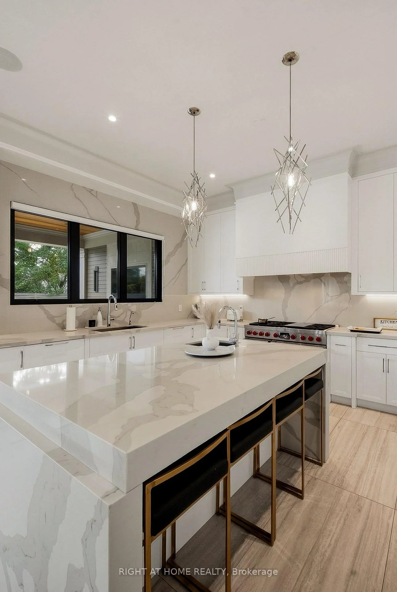 Photo 24 of 125 Clearview Heights, King, King City — HOMEH