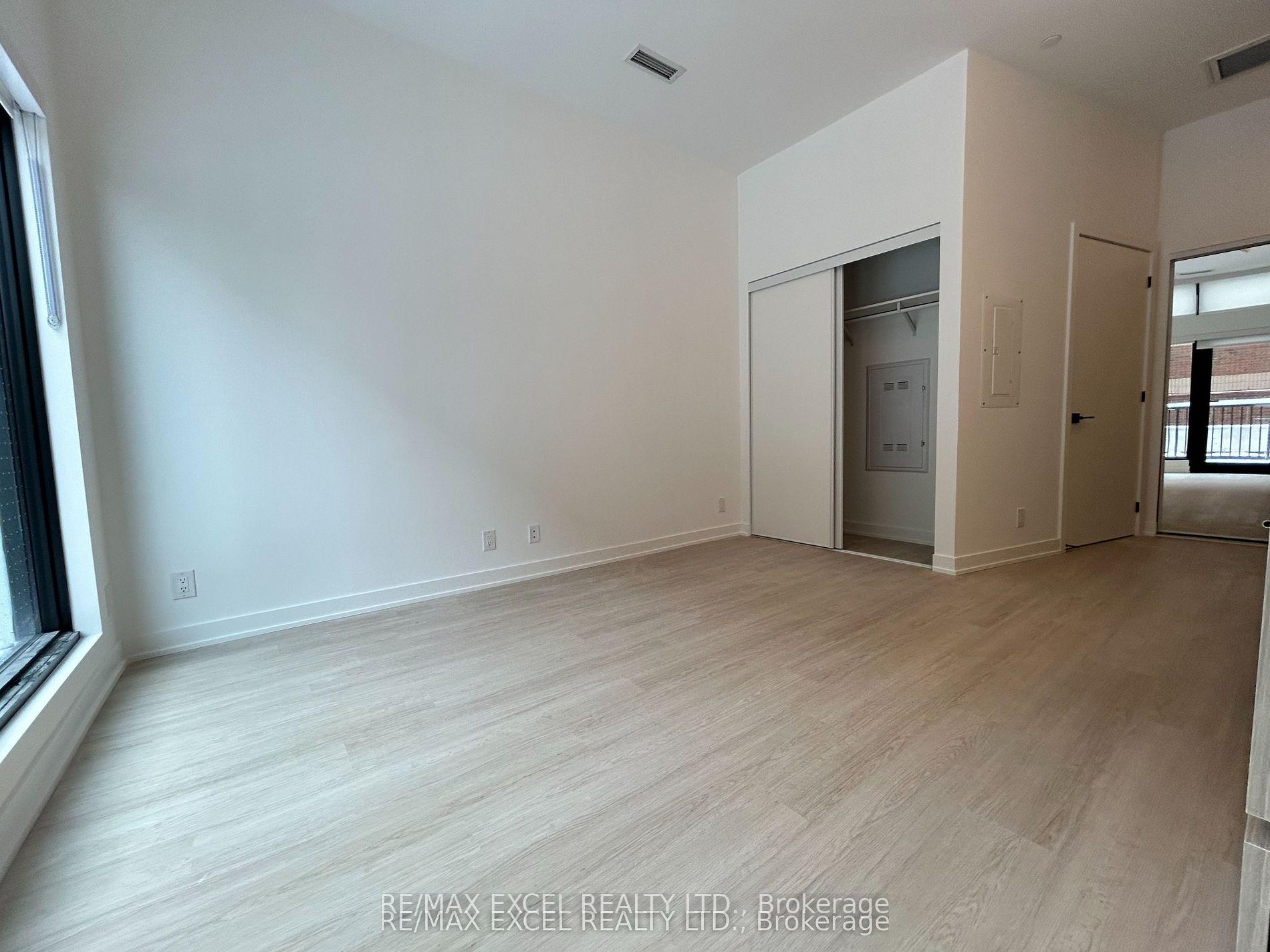 Photo 4 of Unit 109, 699 Sheppard Avenue E, North York, Bayview Village — HOMEH