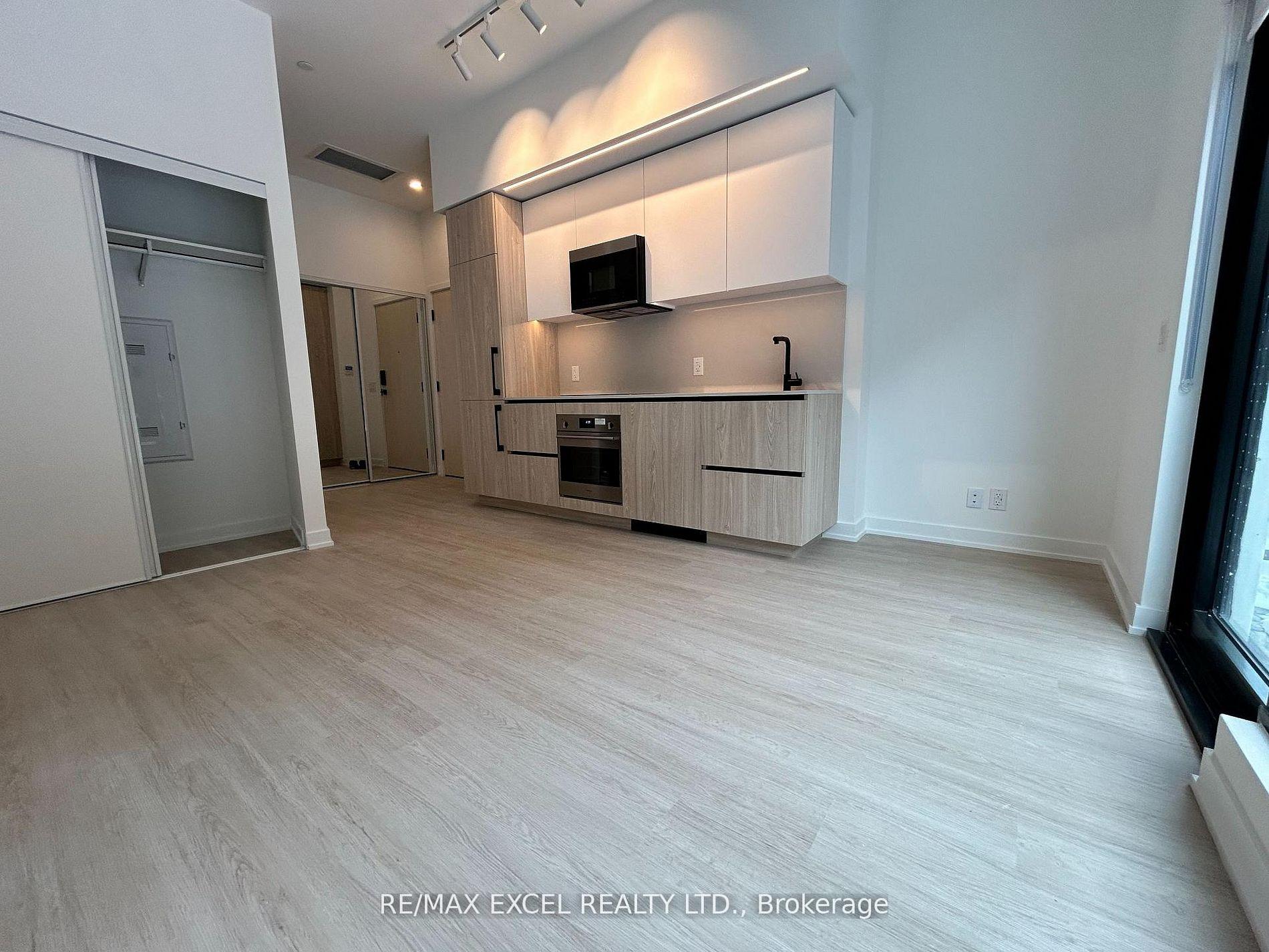 Photo 6 of Unit 109, 699 Sheppard Avenue E, North York, Bayview Village — HOMEH