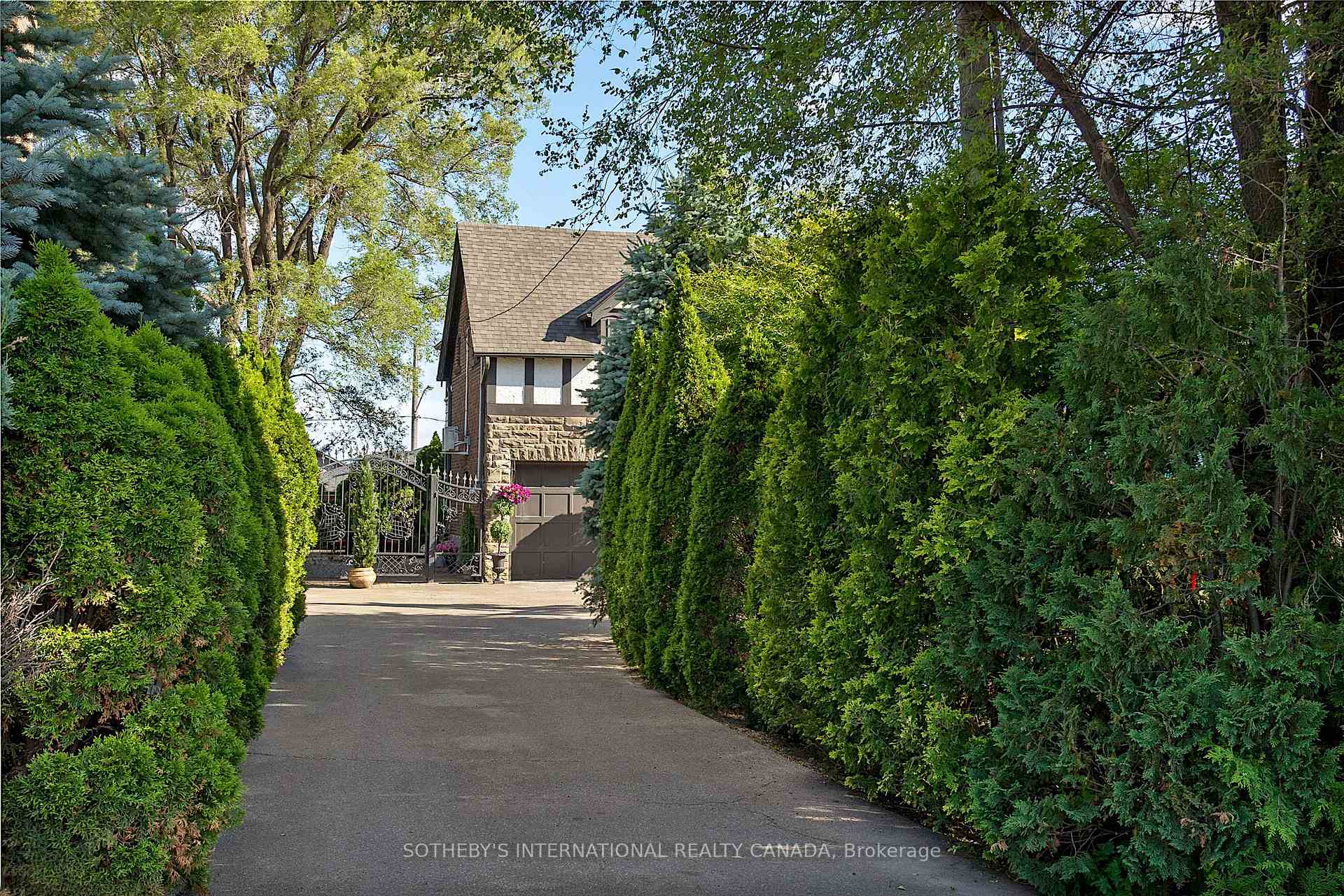 Photo 2 of 4009 Bloor Street W, Etobicoke, Islington-City Centre West — HOMEH
