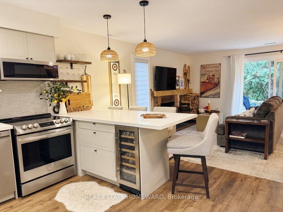 Photo 2 of 130 Escarpment Crescent, Collingwood — HOMEH