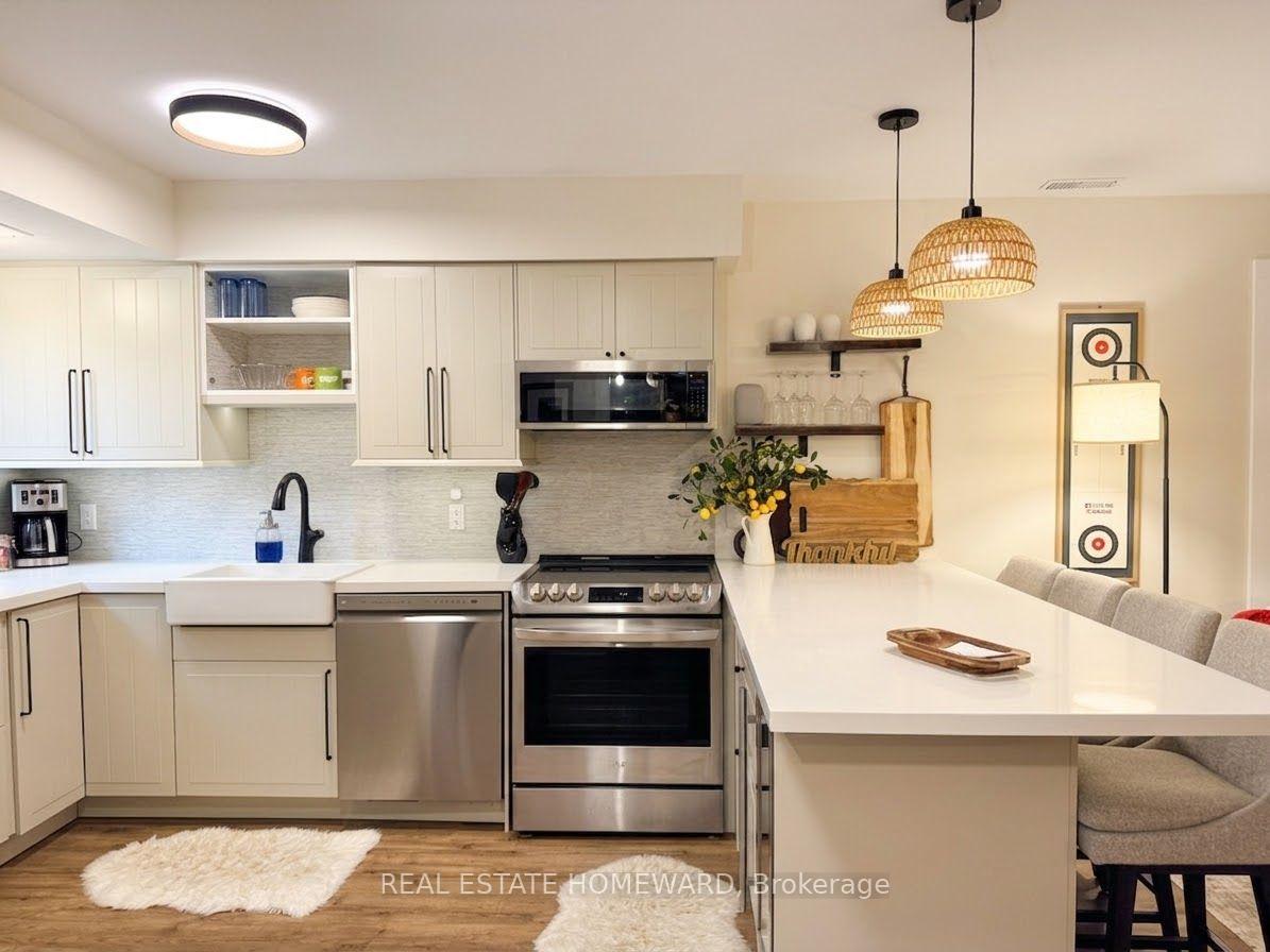 Photo 3 of 130 Escarpment Crescent, Collingwood — HOMEH