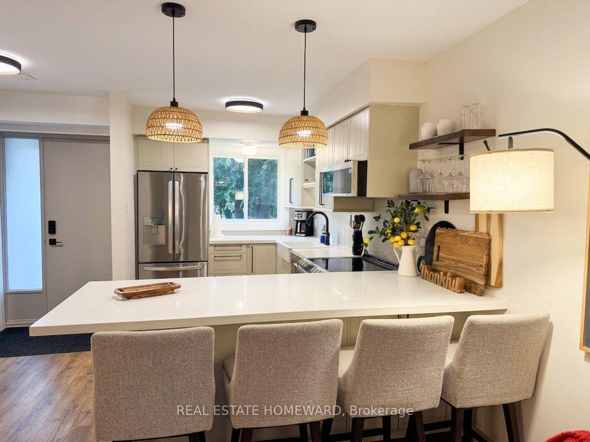 Photo 4 of 130 Escarpment Crescent, Collingwood — HOMEH