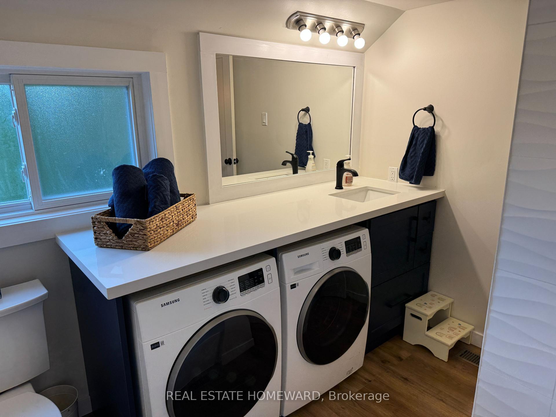 Photo 12 of 130 Escarpment Crescent, Collingwood — HOMEH
