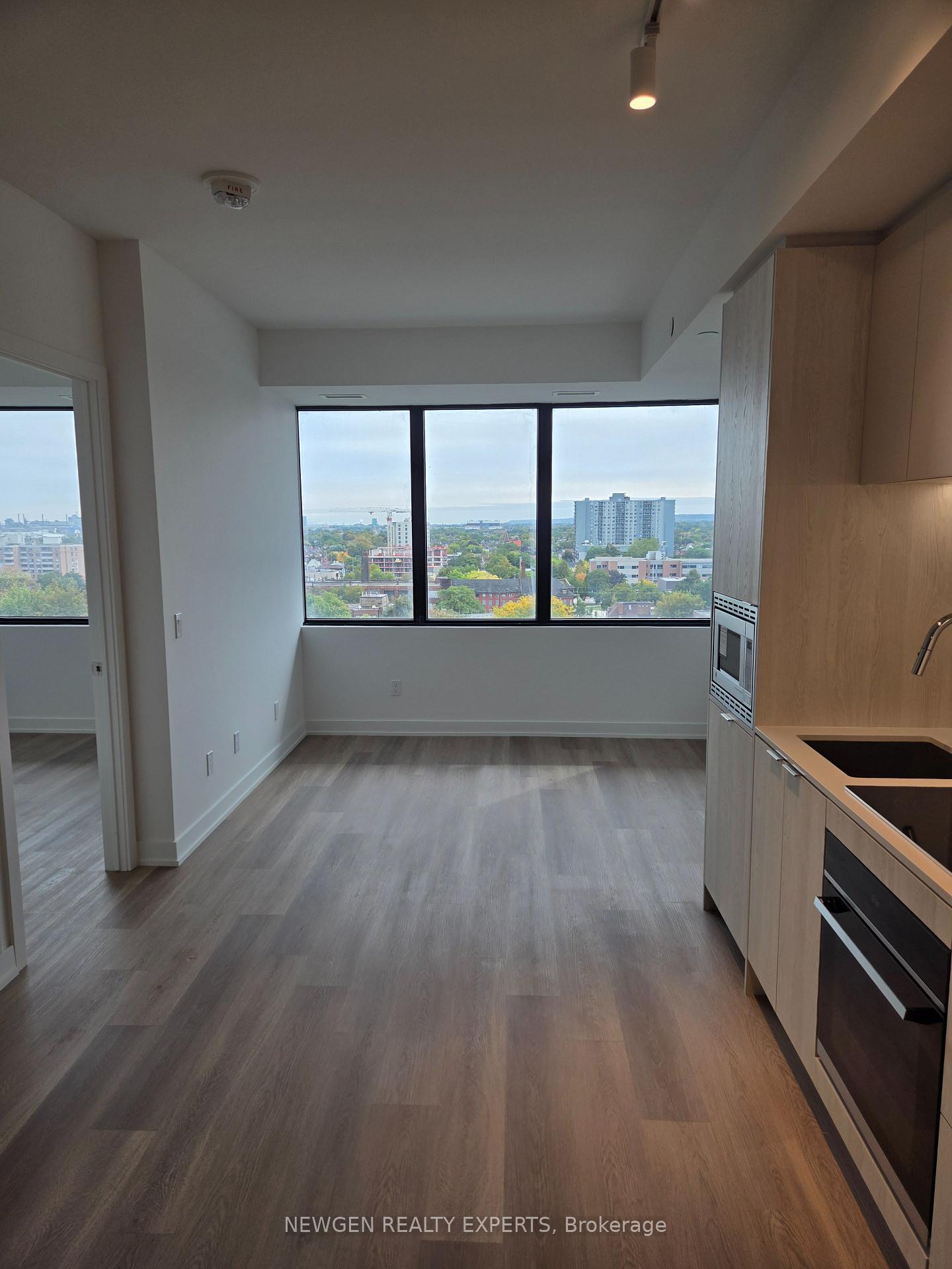 Photo 2 of Unit 907, 101 John Street N, Hamilton, Beasley — HOMEH