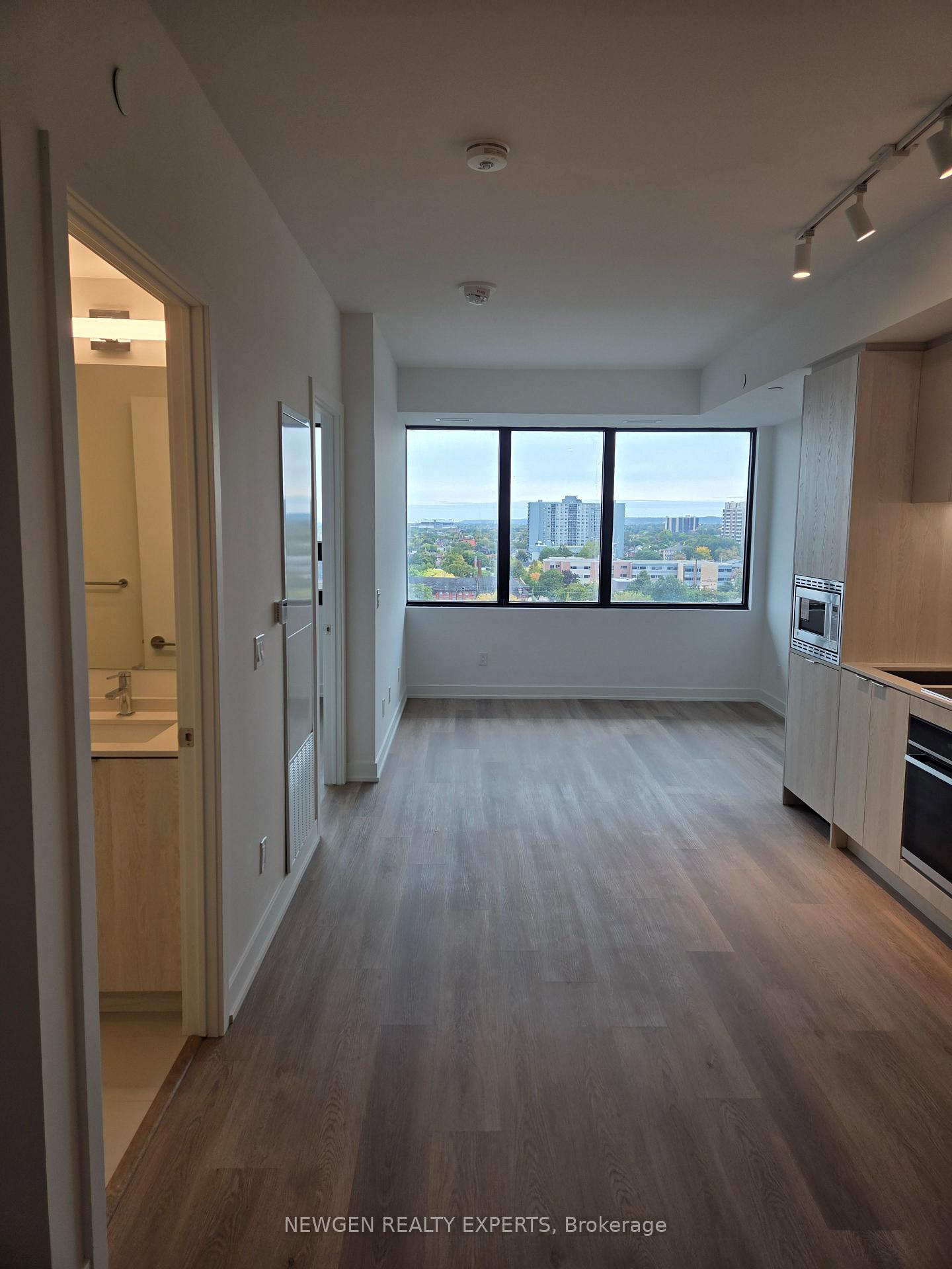 Photo 3 of Unit 907, 101 John Street N, Hamilton, Beasley — HOMEH
