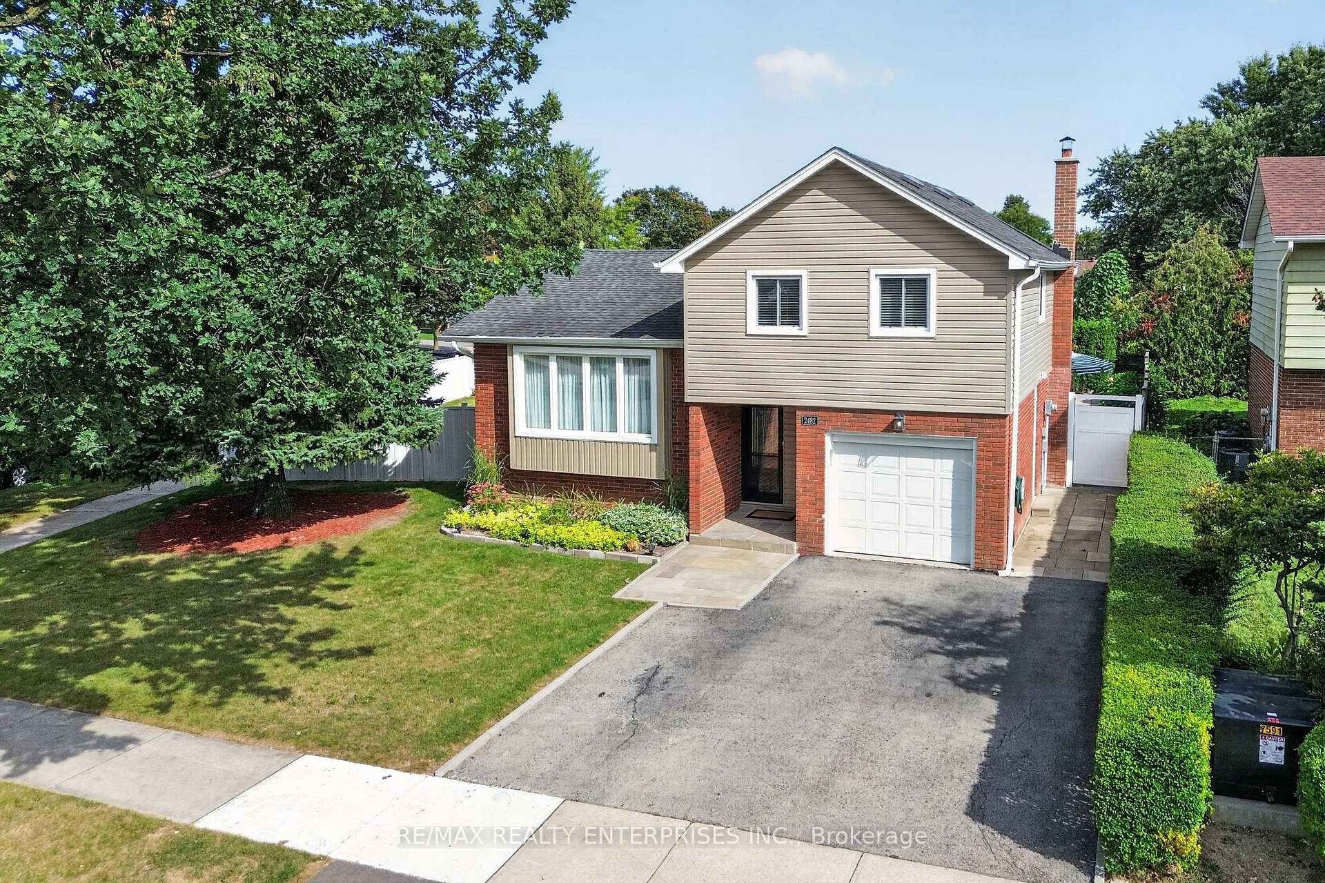 Photo 1 of 2482 Windjammer Road E, Mississauga, Erin Mills — HOMEH