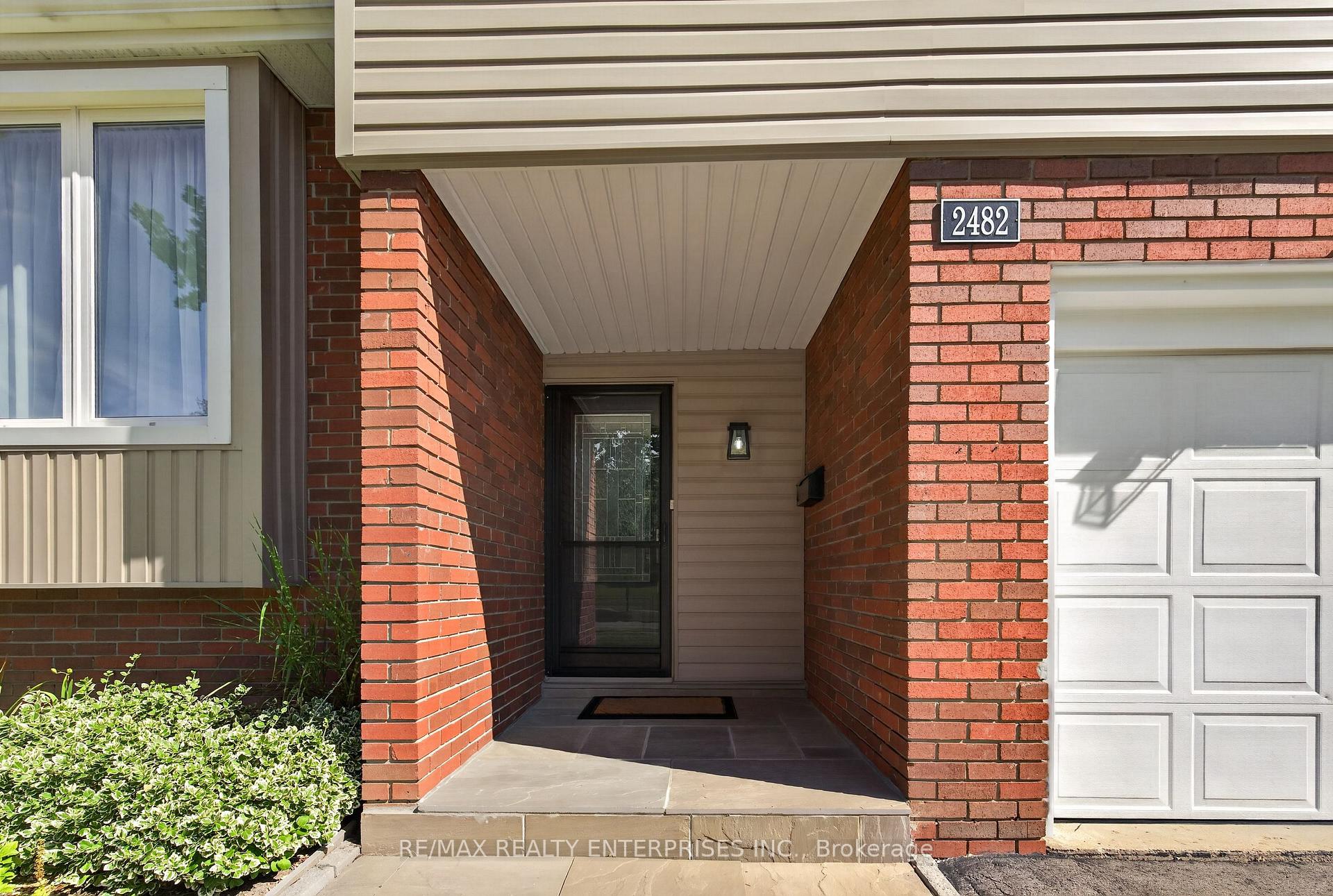 Photo 3 of 2482 Windjammer Road E, Mississauga, Erin Mills — HOMEH