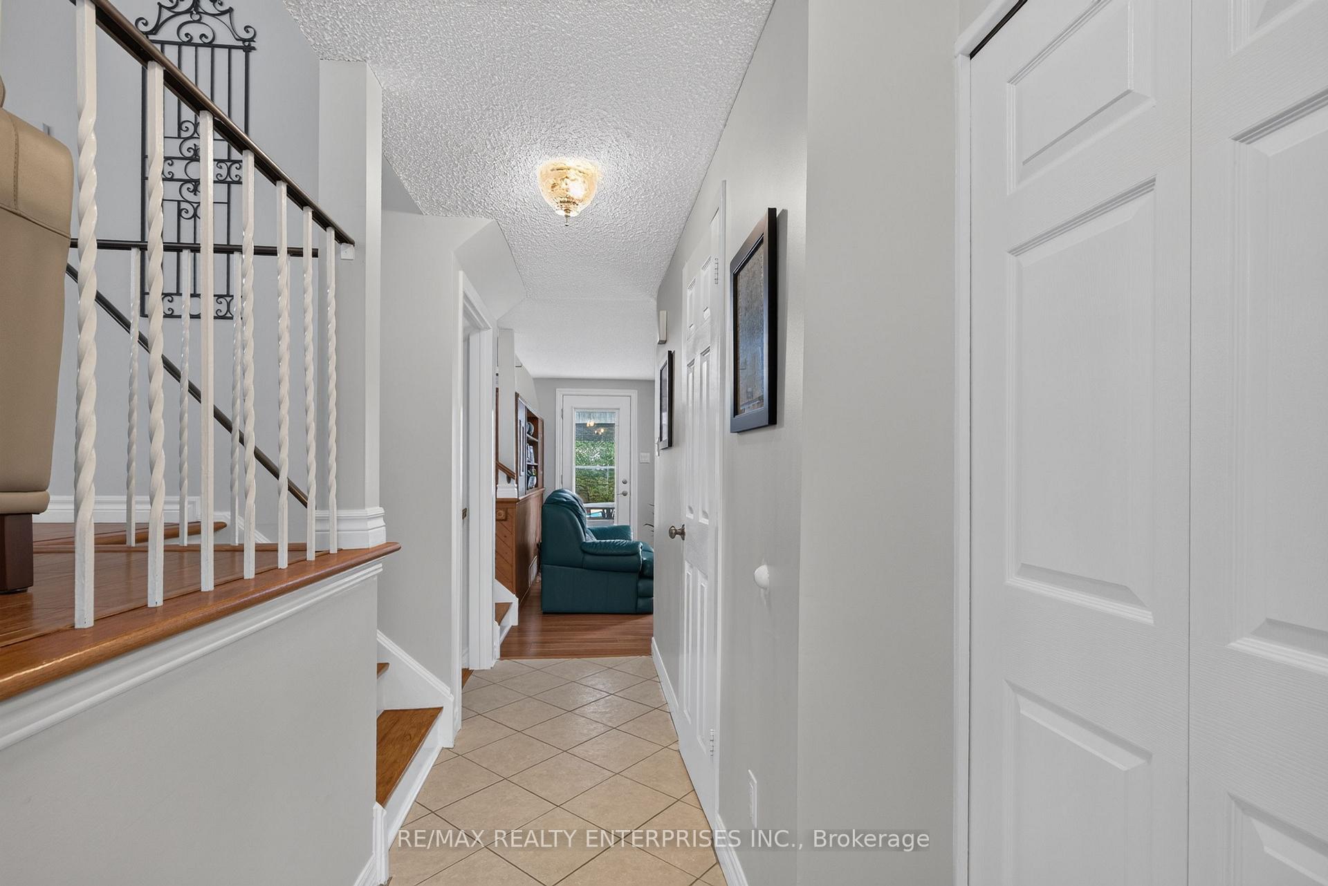 Photo 5 of 2482 Windjammer Road E, Mississauga, Erin Mills — HOMEH
