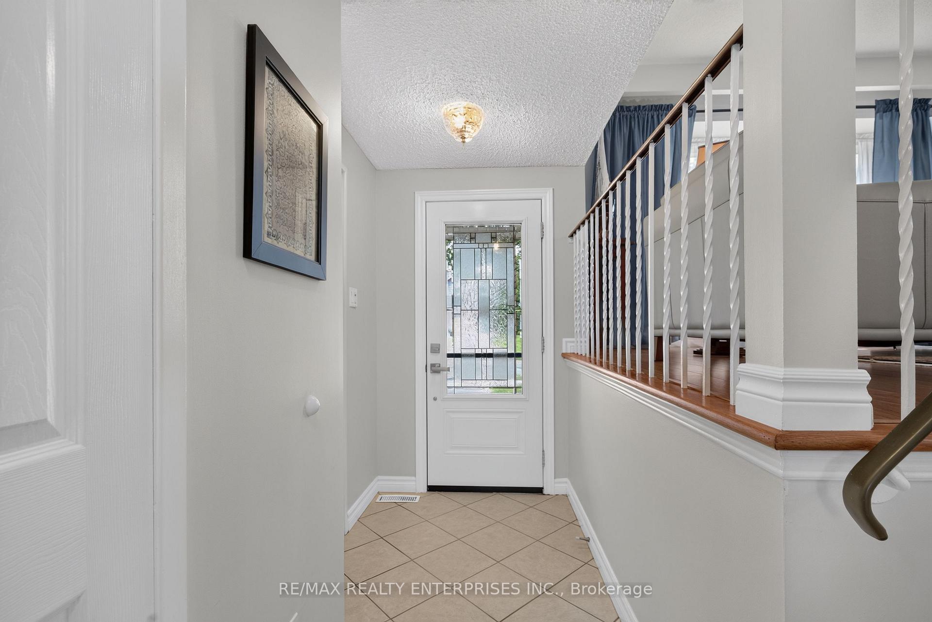 Photo 6 of 2482 Windjammer Road E, Mississauga, Erin Mills — HOMEH