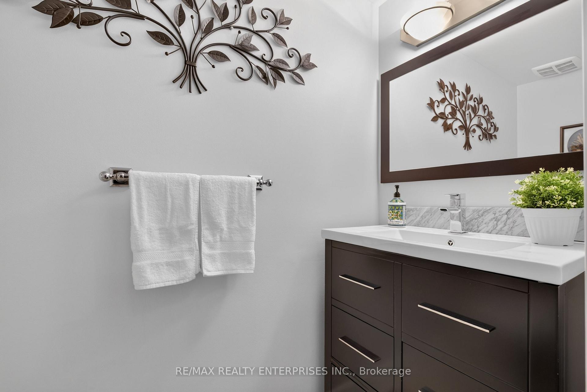Photo 8 of 2482 Windjammer Road E, Mississauga, Erin Mills — HOMEH