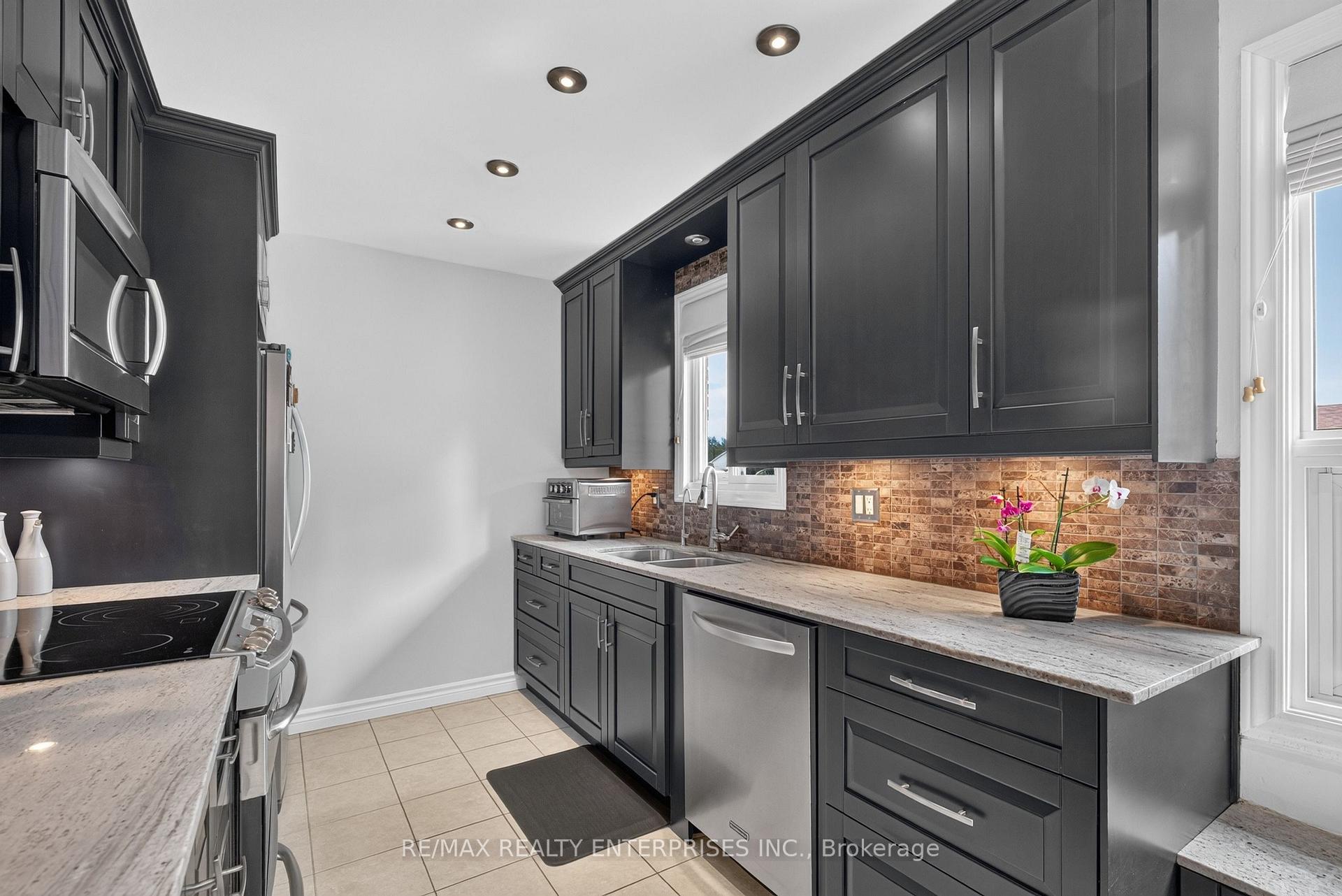 Photo 22 of 2482 Windjammer Road E, Mississauga, Erin Mills — HOMEH
