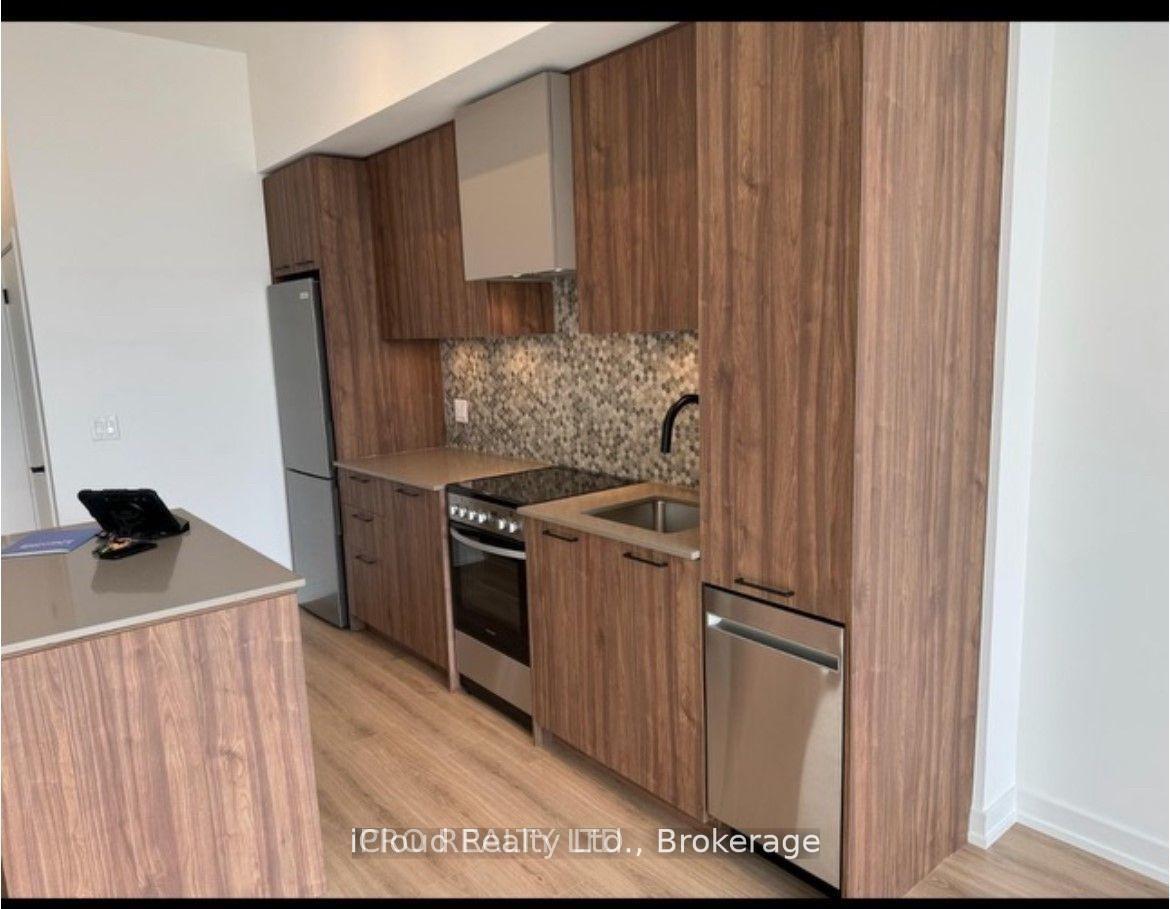Photo 2 of Unit 111, 10 Lagerfeld Drive, Brampton, Northwest Brampton — HOMEH