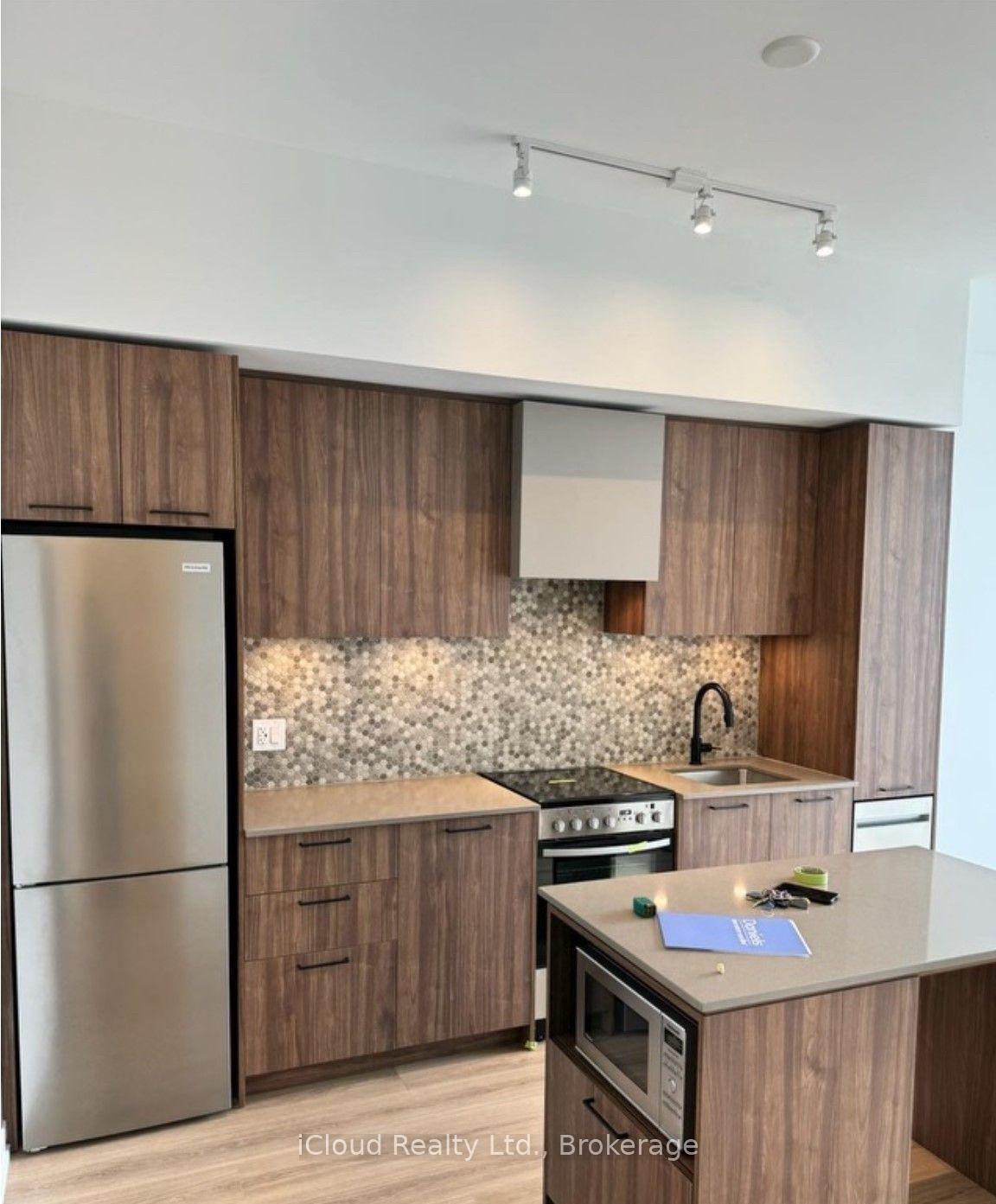 Photo 5 of Unit 111, 10 Lagerfeld Drive, Brampton, Northwest Brampton — HOMEH
