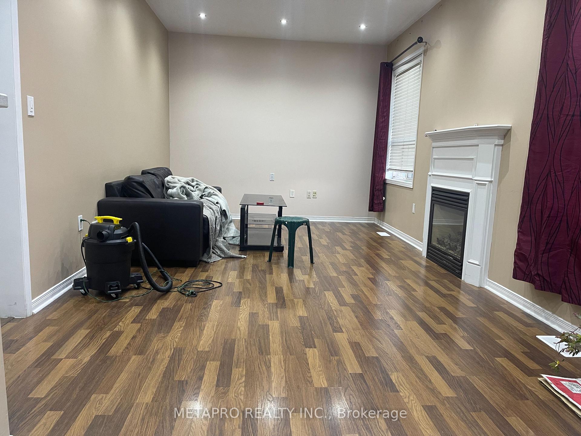 Photo 4 of 54 Snowshoe Lane E, Brampton, Sandringham-Wellington — HOMEH