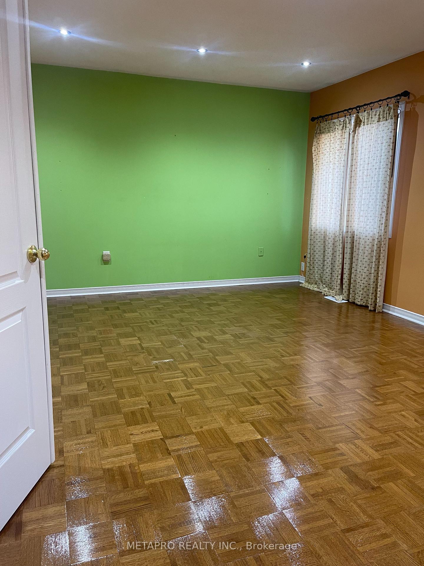 Photo 8 of 54 Snowshoe Lane E, Brampton, Sandringham-Wellington — HOMEH