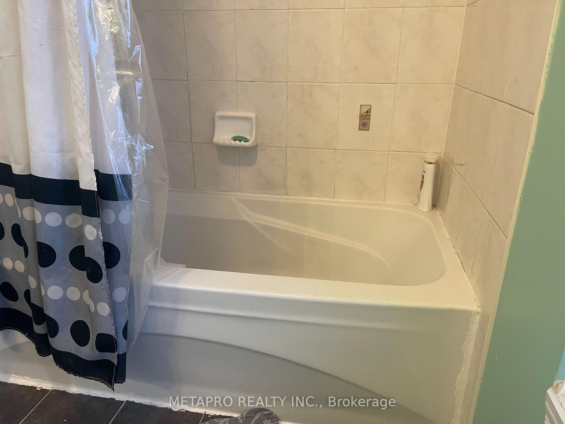 Photo 14 of 54 Snowshoe Lane E, Brampton, Sandringham-Wellington — HOMEH