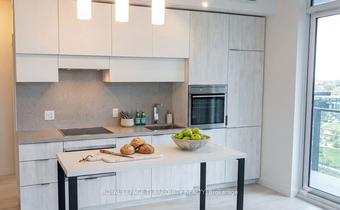 Photo 3 of Unit 505, 8 Eglinton Avenue E, Toronto, Mount Pleasant West — HOMEH