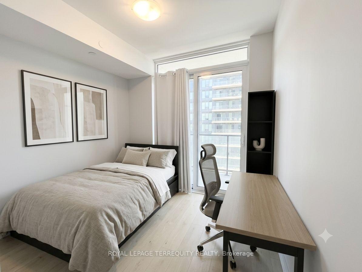 Photo 8 of Unit 505, 8 Eglinton Avenue E, Toronto, Mount Pleasant West — HOMEH