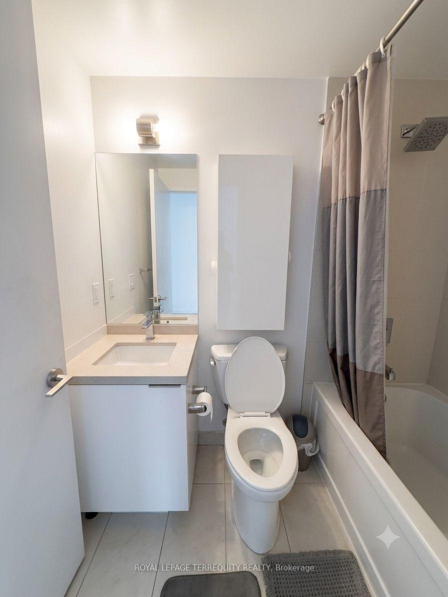 Photo 10 of Unit 505, 8 Eglinton Avenue E, Toronto, Mount Pleasant West — HOMEH