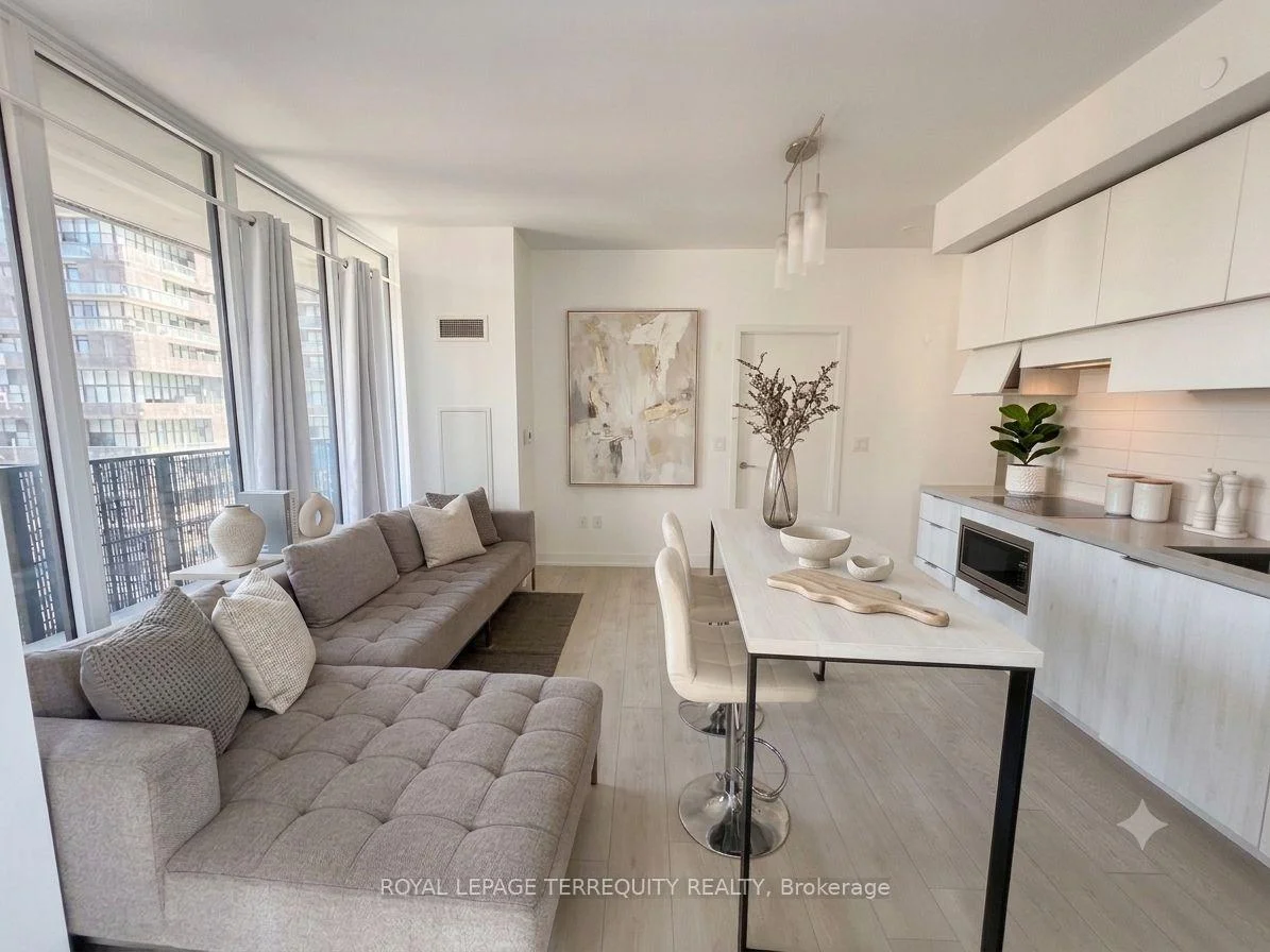 Photo 7 of Unit 505, 8 Eglinton Avenue E, Toronto, Mount Pleasant West — HOMEH