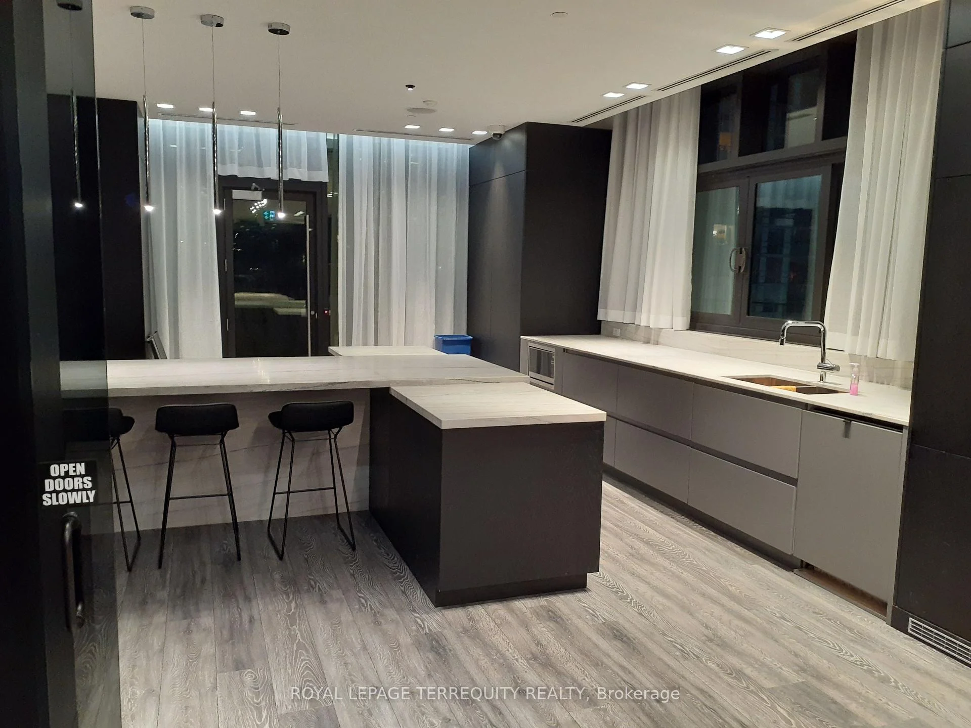 Photo 25 of Unit 505, 8 Eglinton Avenue E, Toronto, Mount Pleasant West — HOMEH