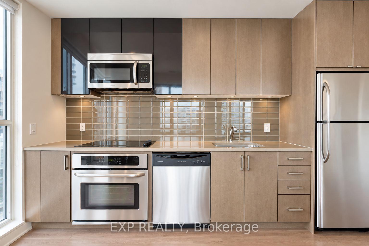 Photo 4 of Unit 1002, 89 Dunfield Avenue, Toronto, Mount Pleasant West — HOMEH